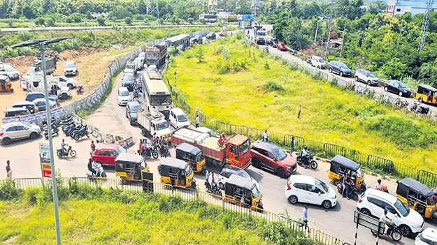 జంక్షన్‌...ట్రాఫిక్‌ టెన్షన్‌ 