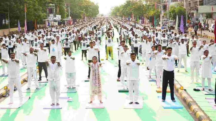 విజయవాడలో యోగాంధ్ర కార్యక్రమానికి మంత్రి అనిత శ్రీకారం