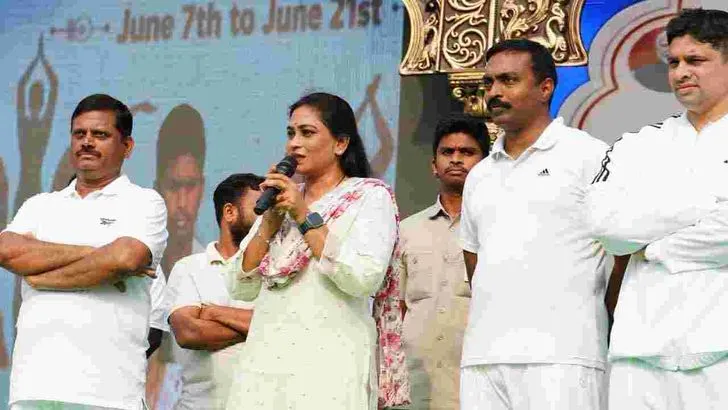 విజయవాడలో యోగాంధ్ర కార్యక్రమానికి మంత్రి అనిత శ్రీకారం
