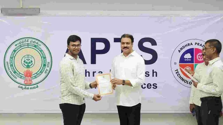 APTS రాష్ట్ర స్థాయి సైబర్ సెక్యూరిటీ హ్యాకథాన్ విజేతలకు సర్టిఫికెట్ల అందజేత