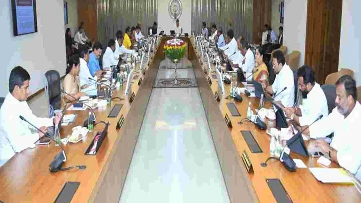 సీఎం చంద్రబాబు నాయుడు అధ్యక్షతన జరిగిన కేబినెట్ భేటీ