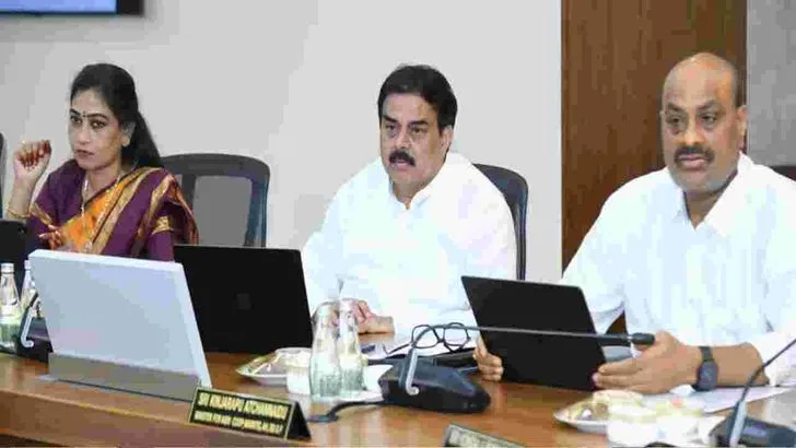 సీఎం చంద్రబాబు నాయుడు అధ్యక్షతన జరిగిన కేబినెట్ భేటీ