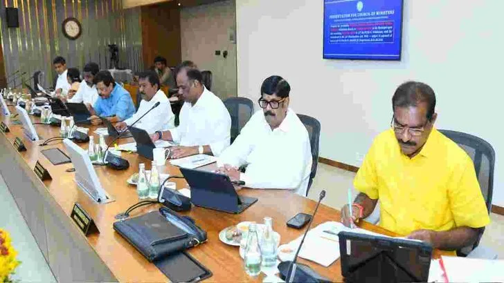 సీఎం చంద్రబాబు నాయుడు అధ్యక్షతన జరిగిన కేబినెట్ భేటీ