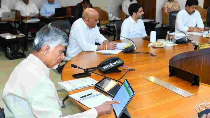 సీఎం చంద్రబాబు నాయుడు అధ్యక్షతన జరిగిన కేబినెట్ భేటీ