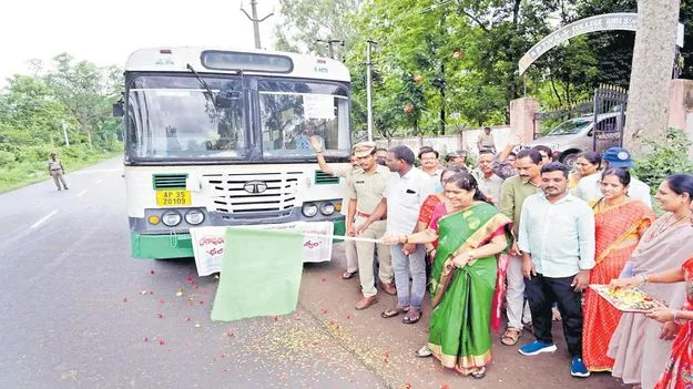 13 వేల మందితో థింసా 