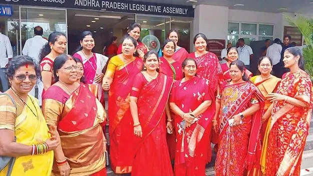 న్యూఢిల్లీకి ఏపీ మహిళా ప్రజాప్రతినిధులు