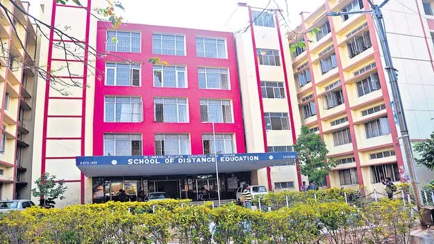 మారని ఏయూ దూర విద్య తీరు