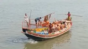 గంగా నదిలో పడవ బోల్తాపడి ఇద్దరి మృతి