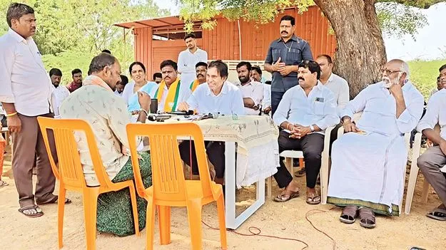 పేదల భూముల్లోకి వస్తే ఊరుకోను