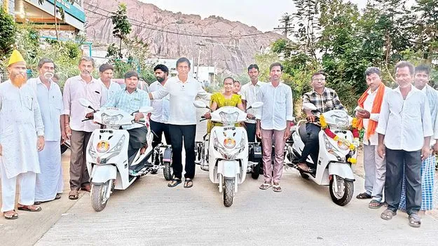 దివ్యాంగులు ఆర్థికాభివృద్ధి సాధించాలి
