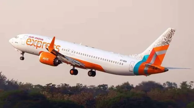 ఎయిరిండియా ఎక్స్‌ప్రెస్ విమానంలో పొగలు.. లఖ్‌నవూలో ఎమర్జెన్సీ ల్యాండింగ్