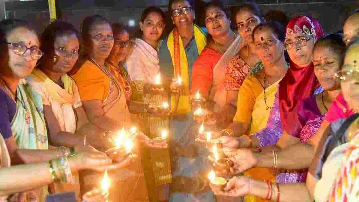 లోకేశ్ పిలుపు.. దీపాలతో మిన్నంటిన సంబరాలు