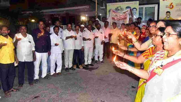 లోకేశ్ పిలుపు.. దీపాలతో మిన్నంటిన సంబరాలు