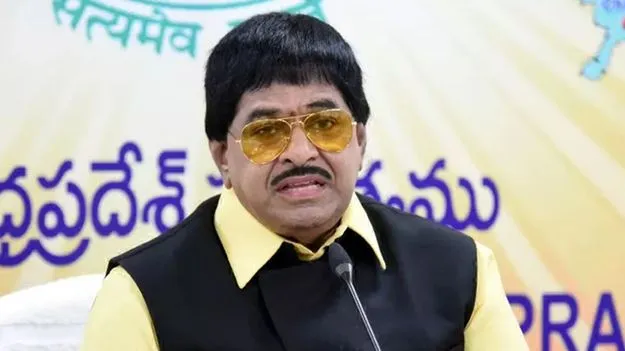 పెద్ద హీరోలు ఏపీలో షూటింగ్‌లు చేయాలి: అంబికా కృష్ణ..