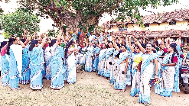 అంగన్‌వాడీల సమస్యలు పరిష్కరించాలి