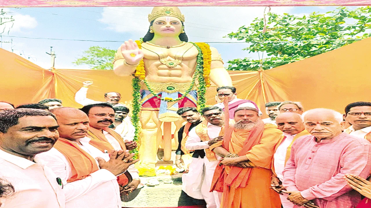 ఘనంగా వీర అభయాంజనేయ స్వామి విగ్రహావిష్కరణ