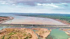 బ్యారేజీల్లో నీళ్లు నింపాలా? వద్దా?