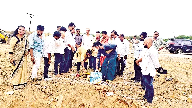 పట్టణాభివృద్ధికి కృషి