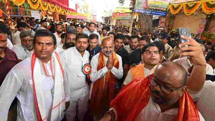 ఉజ్జయిని మహంకాళి బోనాలు.. దర్శించుకున్న కేంద్రమంత్రి బండి సంజయ్