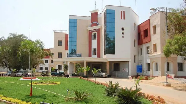 కలెక్టరేట్లో ఇక 85 మందే