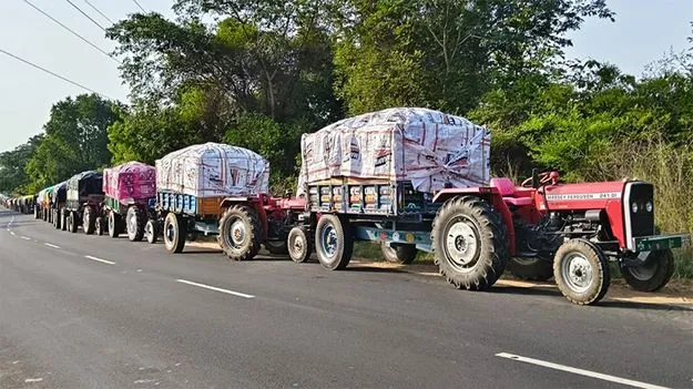 కనుచూపు మేరా ట్రాక్టర్లే 