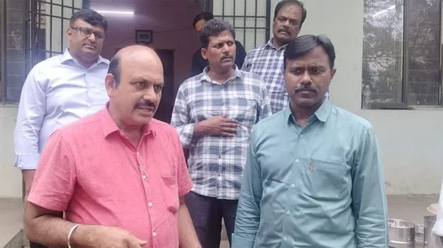 బిల్లు పెట్టేందుకు రూ.13 వేల లంచం 