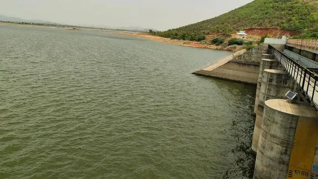 నీళ్లు ఏటిపాలు