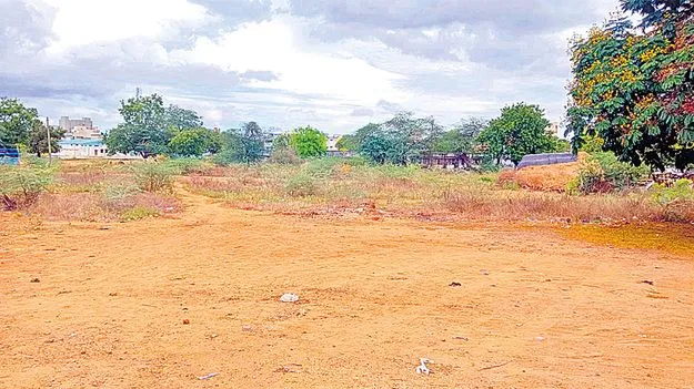 వెంకటగిరిలో భూ కబ్జాలకు అంతే లేదా?