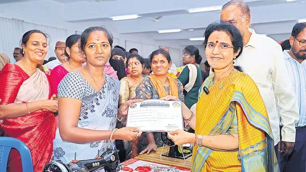 Nara Bhuvaneswari: ఆత్మవిశ్వాసమే స్త్రీ అభివృద్ధికి తొలిమెట్టు