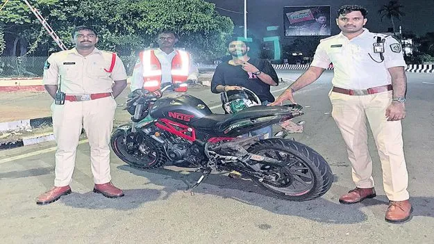 బైక్‌ రేసర్లకు ముకుతాడు