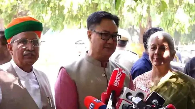 ఖర్గే వ్యాఖ్యలపై ఈసీకి బీజేపే ప్రతినిధి బృందం ఫిర్యాదు