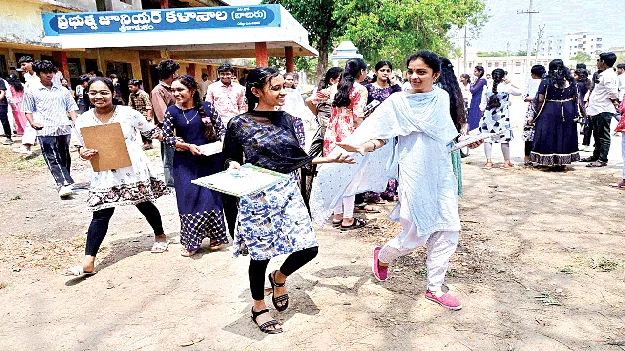 ఏప్రిల్‌ 1 నుంచి ఇంటర్‌ తరగతులు 