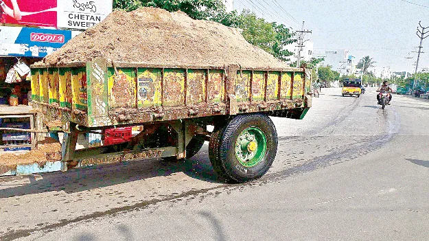 తడి ఇసుకనూ వదల్లే!