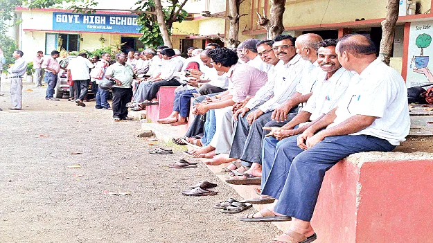 తప్పని నిరీక్షణ