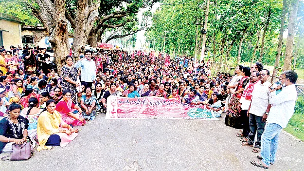 వేతనాలు పెంచాలి