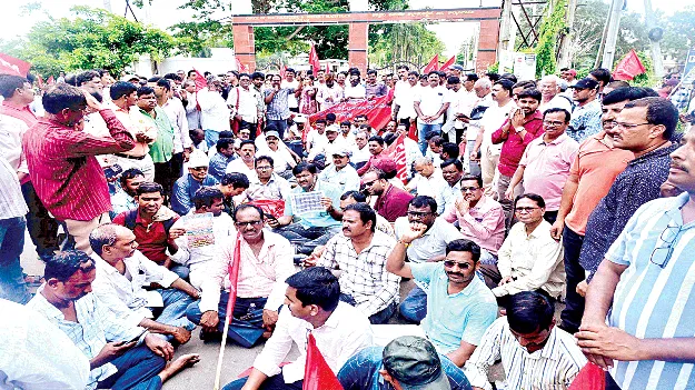 సమస్యలు పరిష్కరించాలి