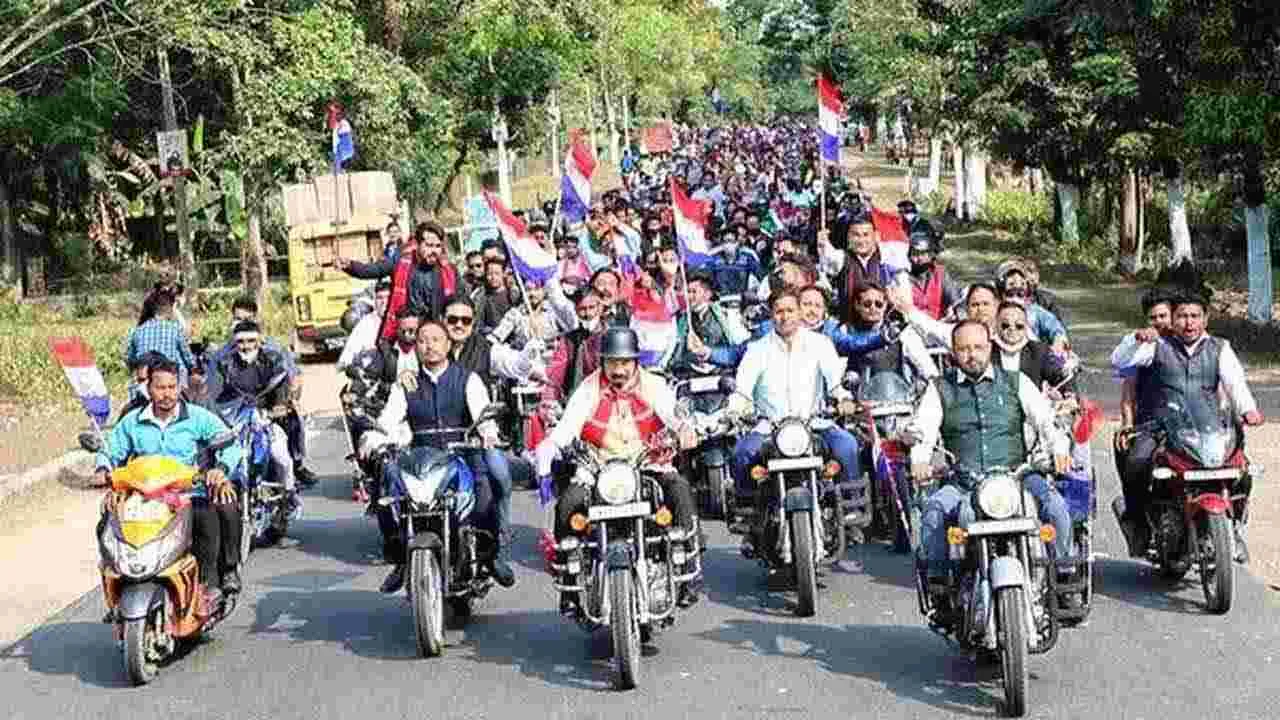 రాత్రి వేళ ద్విచక్ర వాహనాలు, పగలు పిలియన్ రైడింగ్‌పై నిషేధం: ఈసీ