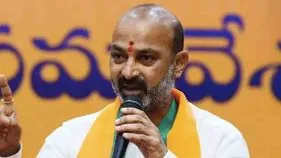 పూలే స్పూర్తికి భిన్నంగా కాంగ్రెస్ పాలన: బండి సంజయ్