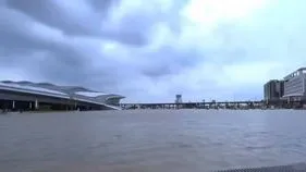 ప్రారంభోత్సవం నాడే ప్రైవేటు విమానాలు
