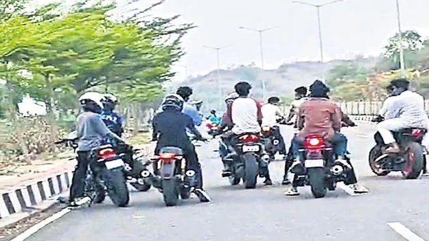 చోరీ బైక్‌లపై...  రయ్‌.. రయ్‌!