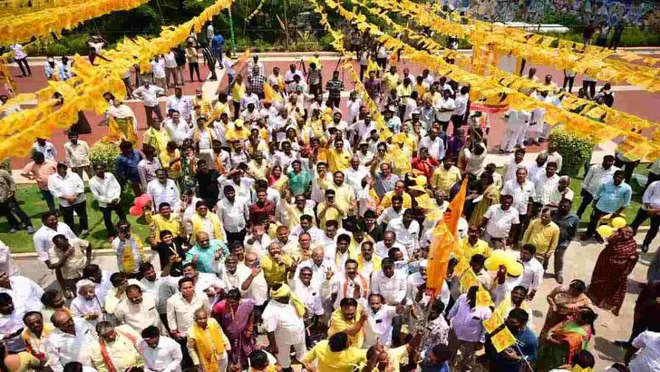 ఎన్టీఆర్ భవన్‌లో ఘనంగా సీఎం చంద్రబాబు పుట్టిన రోజు వేడుకలు