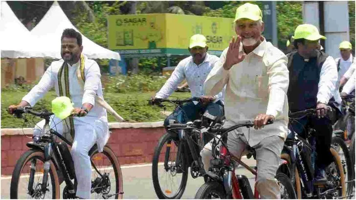 విశాఖలో సైకిల్ తొక్కిన సీఎం చంద్రబాబు