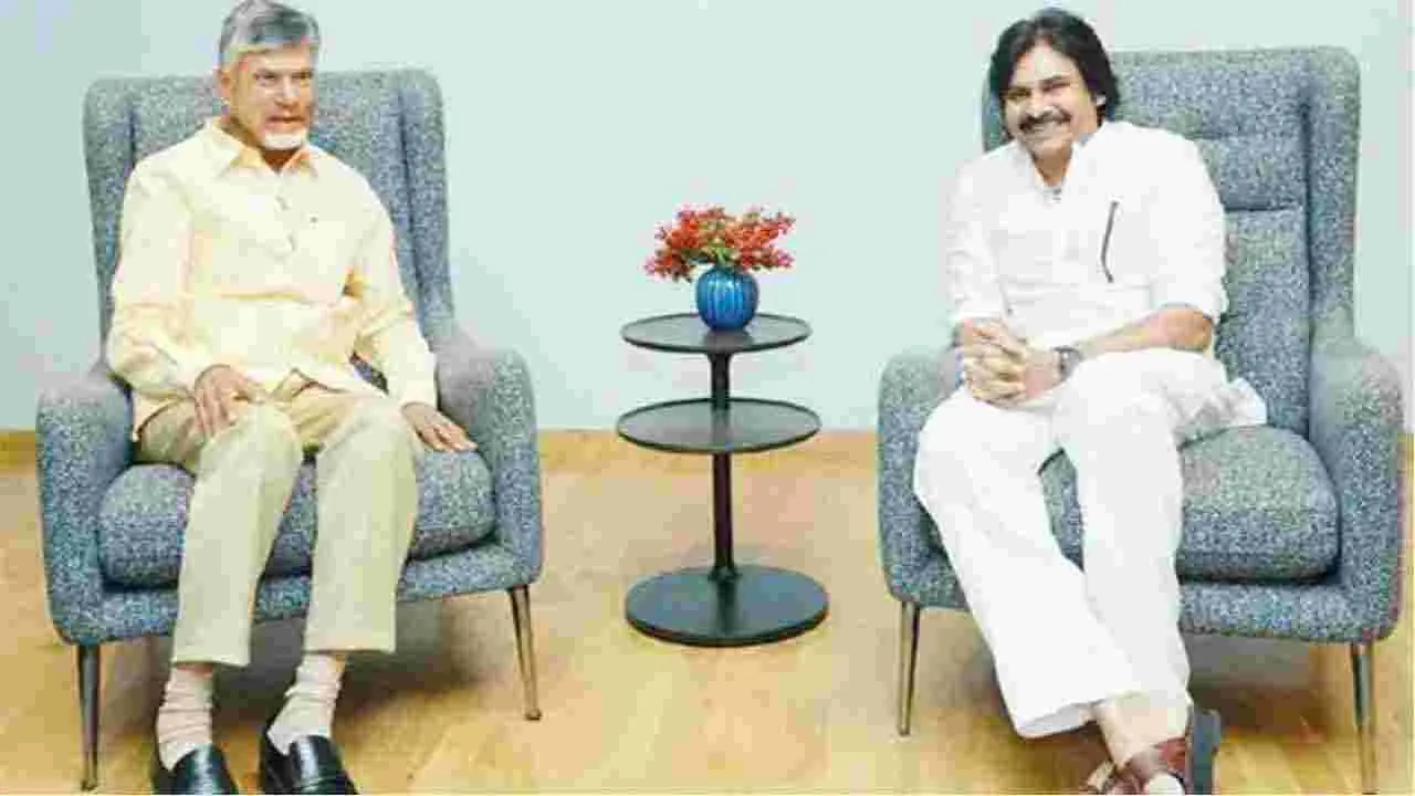ముంబైలో పవన్‌ కల్యాణ్‌ను పరామర్శించిన సీఎం చంద్రబాబు