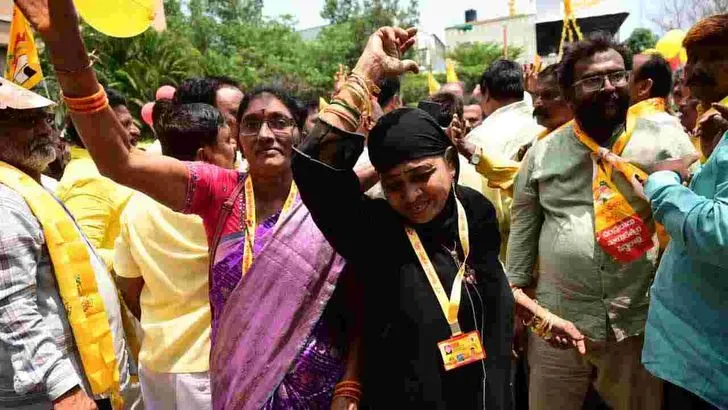 ఎన్టీఆర్ భవన్‌లో ఘనంగా సీఎం చంద్రబాబు పుట్టిన రోజు వేడుకలు