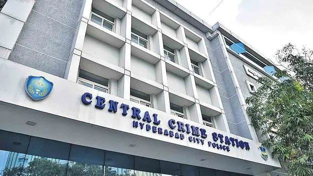 క్యూనెట్ కార్యాలయాల్లో ఏకకాలంలో సోదాలు.. 20 మంది నిందితుల గుర్తింపు 