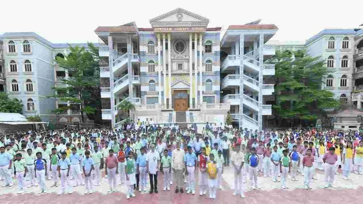  గుడివాడలో స్వచ్ఛాంధ్ర - స్వర్ణాంధ్రలో పాల్గొన్న సీఎం చంద్రబాబు