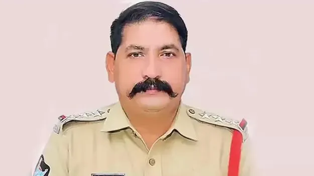 అత్యాచారం కేసు.. పోలీసుల ఎదుట లొంగిపోయిన మాజీ సీఐ..