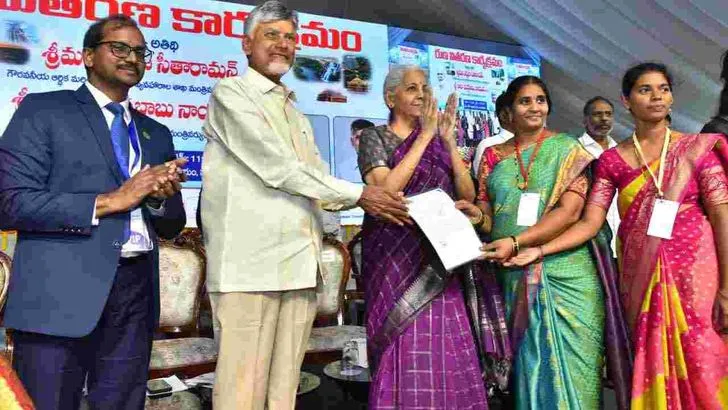 నరసరావుపేటలో రుణ వితరణ కార్యక్రమం.. పాల్గొన్న కేంద్రమంత్రి నిర్మలా సీతారామన్‌, సీఎం చంద్రబాబు