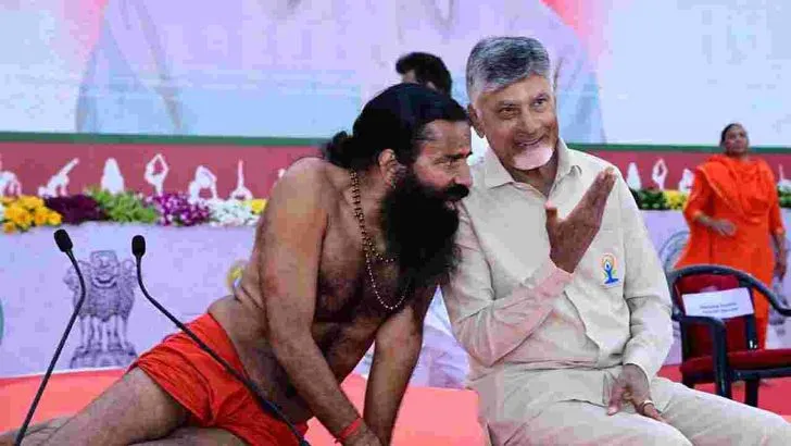 విజయవాడలో యోగా దినోత్సవంలో పాల్గొన్న సీఎం చంద్రబాబు