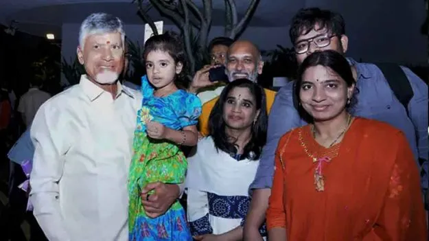 సింగపూర్‌లో సీఎం చంద్రబాబుకు గ్రాండ్ వెల్‌కమ్.. ఎన్ఆర్ఐల స్వాగతం